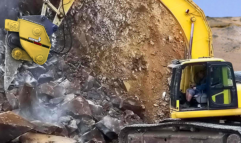 United Tractors Memperkenalkan Komatsu Xcentrik Ripper dan Genuine Breaker JTHB210